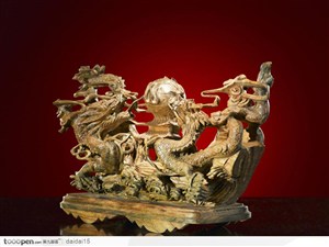 中华传统木雕双龙戏珠