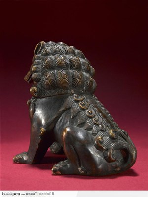 中国传统青铜器 狮子背面