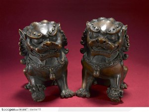 中国传统古代青铜器 狮子对狮正面特写