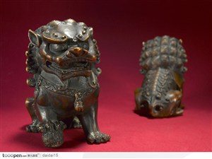 中国传统青铜器 对狮狮子特写