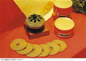 中国传统的檀香和香炉