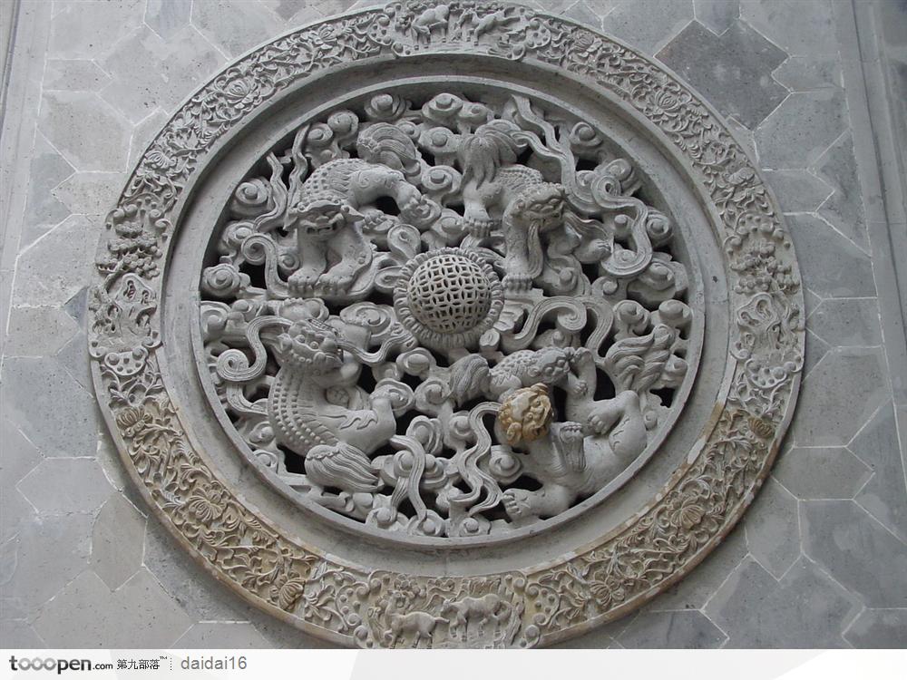 中华传统工艺品窗雕龙
