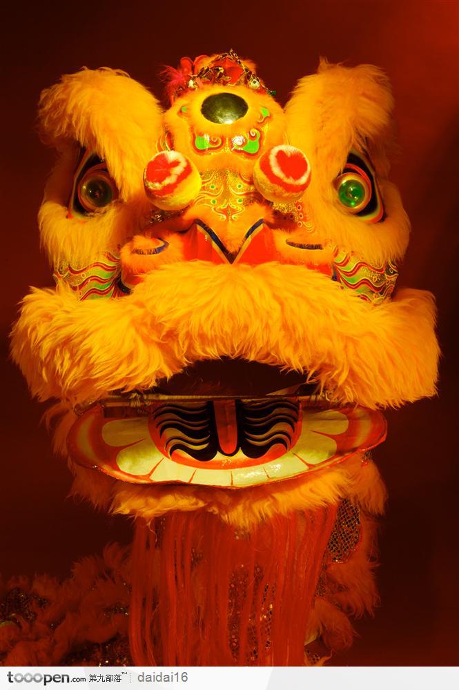 中华传统文化黄色的舞狮头