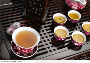 中华传统茶艺 桌子上红色茶具