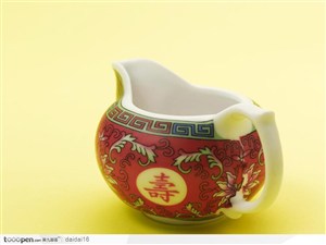 中华传统工艺品-红色茶壶背面