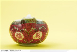 中华传统工艺品-红色茶壶正面