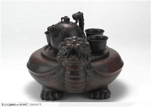 中华传统工艺品-赑屃紫砂壶正面