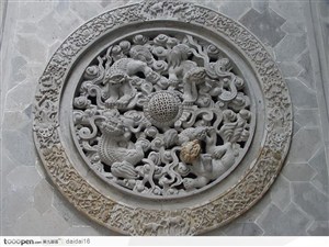 中华传统工艺品窗雕龙