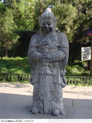中华传统工艺品拿剑的石像