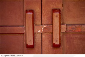 中华传统工艺-红色的门栅正面