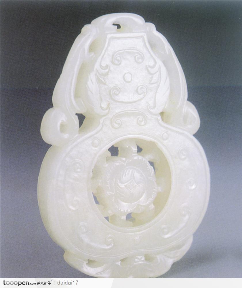 中华传统工艺-葫芦形的镂空玉器