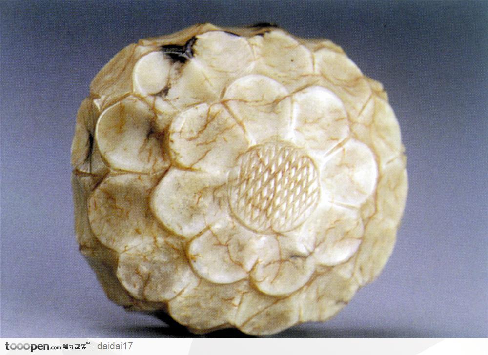 中华传统工艺-精美的花朵玉器