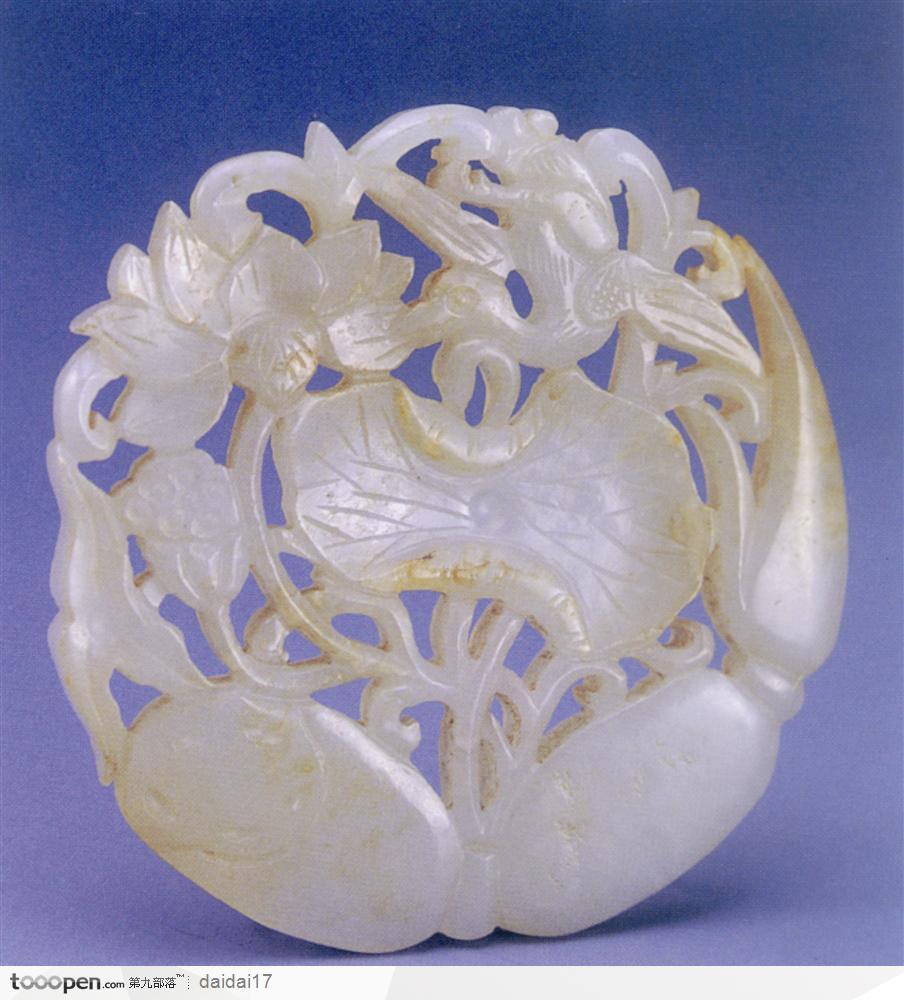 中华传统工艺-镂空雕刻的荷花和白鹭
