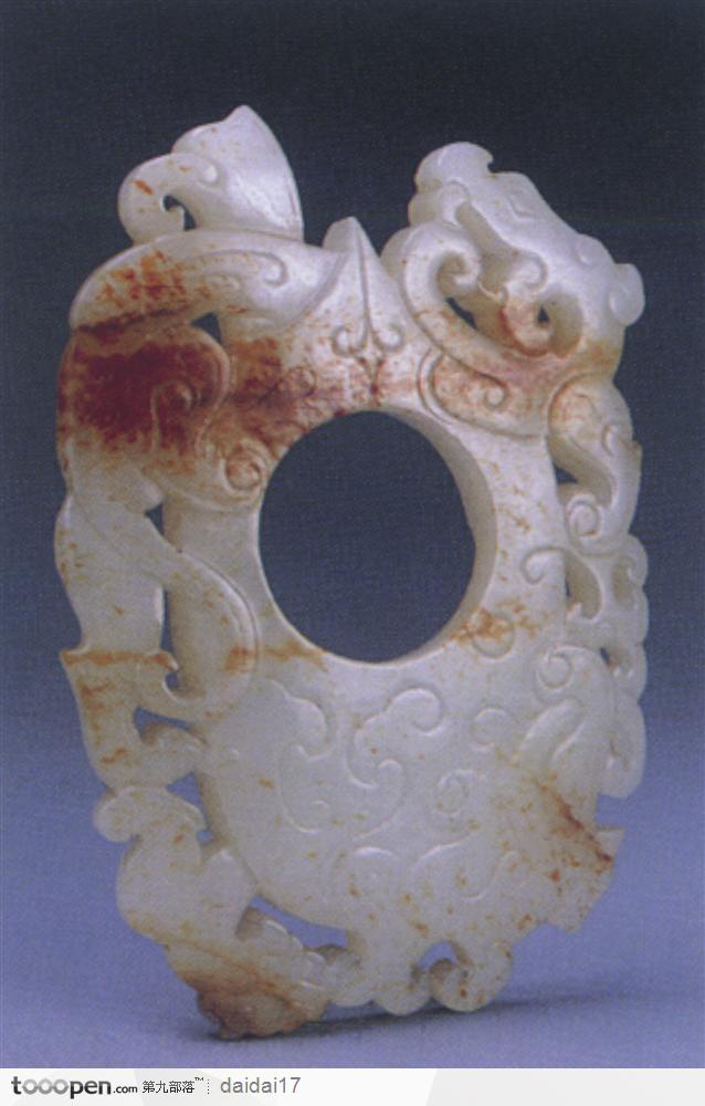 中华传统工艺-镂空雕刻的翔云玉器