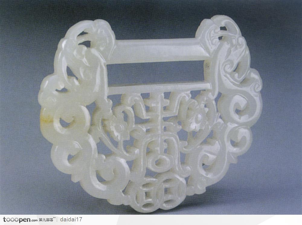 中华传统工艺-镂空雕刻的玉锁