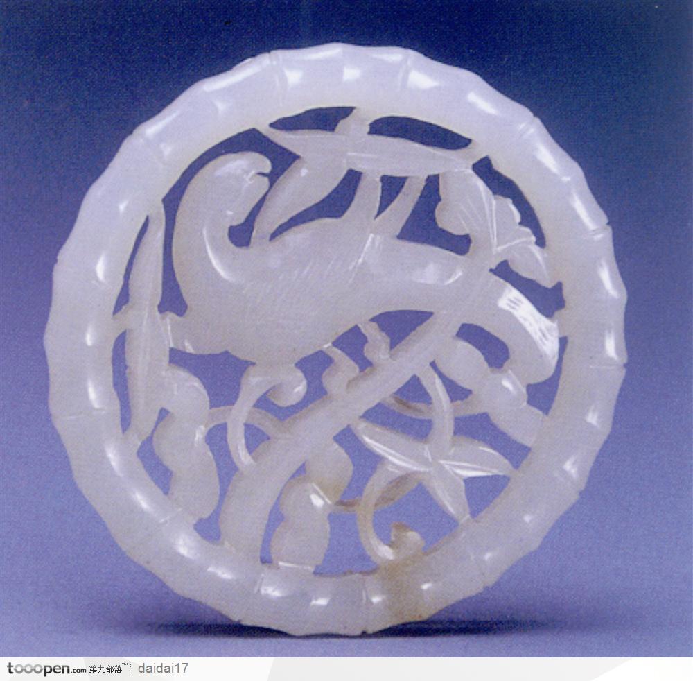 中华传统工艺-镂空雕刻圆形玉器