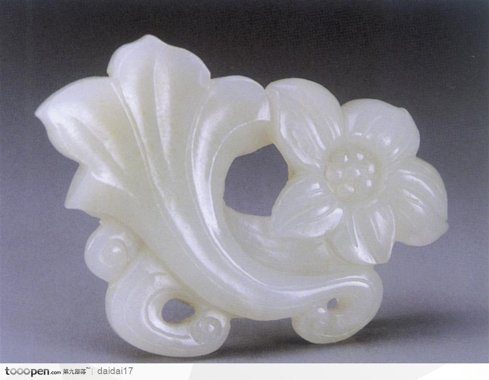 中华传统工艺-雕刻精美的喇叭花