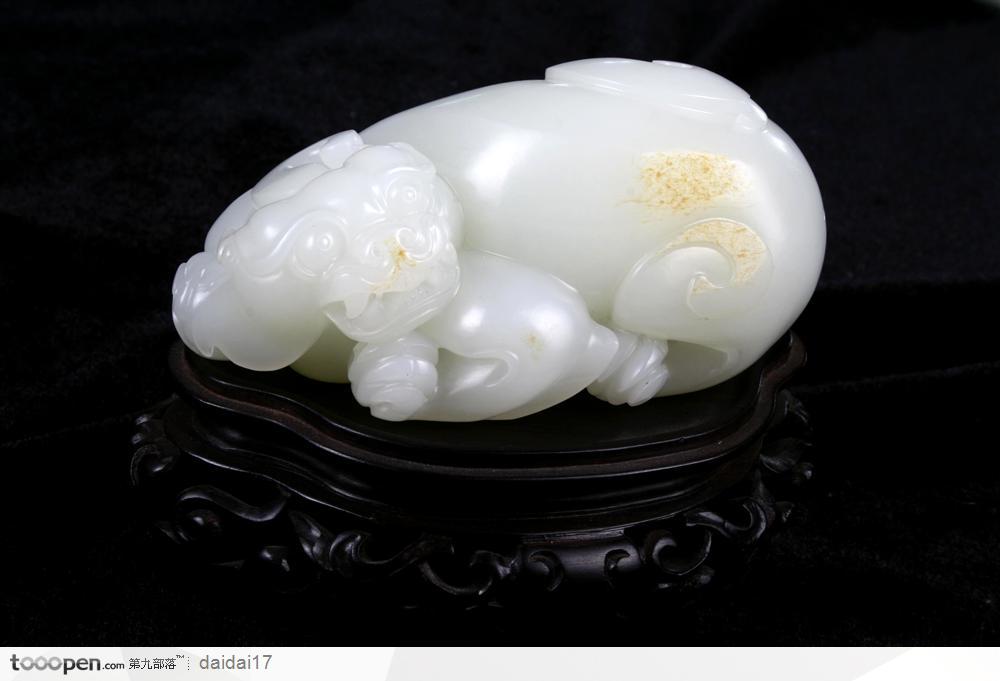 中华传统雕刻-威武的狮子