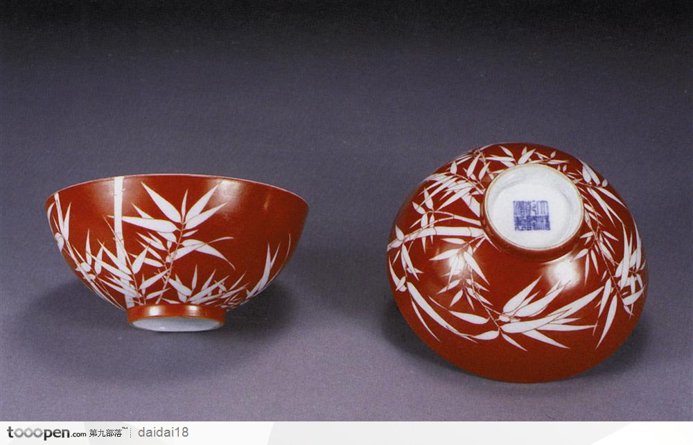 中华传统-白色的竹纹红碗