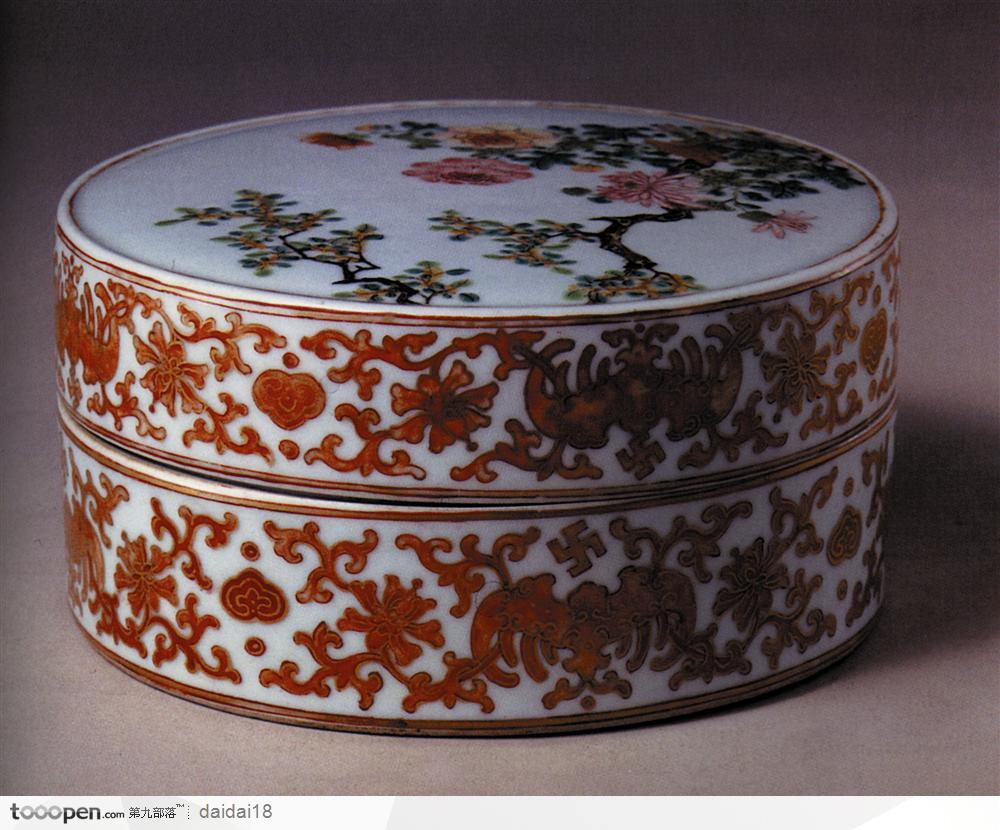 中华传统-褐色花纹的瓷盒