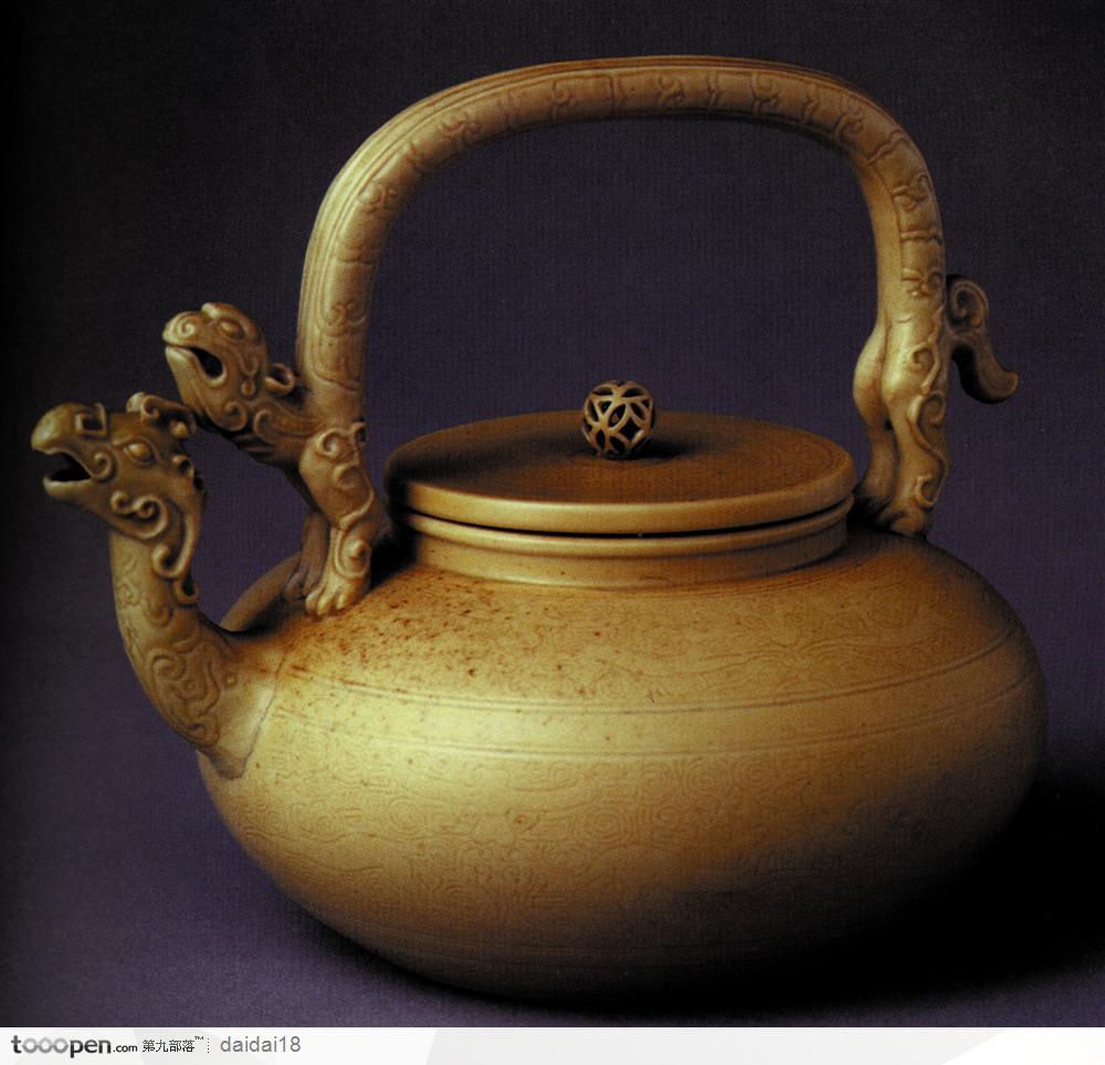 中华传统-黄色的兽头茶壶