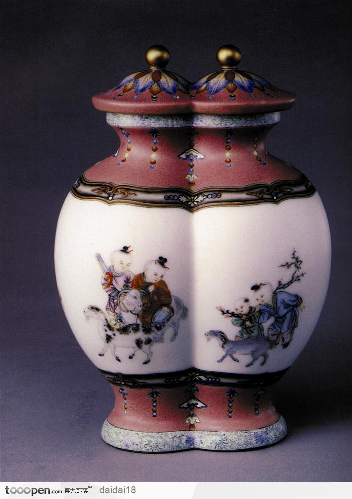 中华传统瓷器-对称的骑马出游花纹瓷器