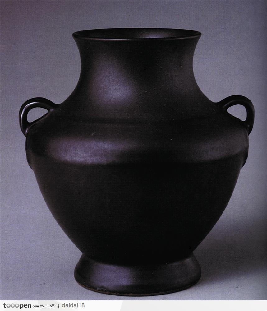 中华传统瓷器-精美的黑色瓷瓶