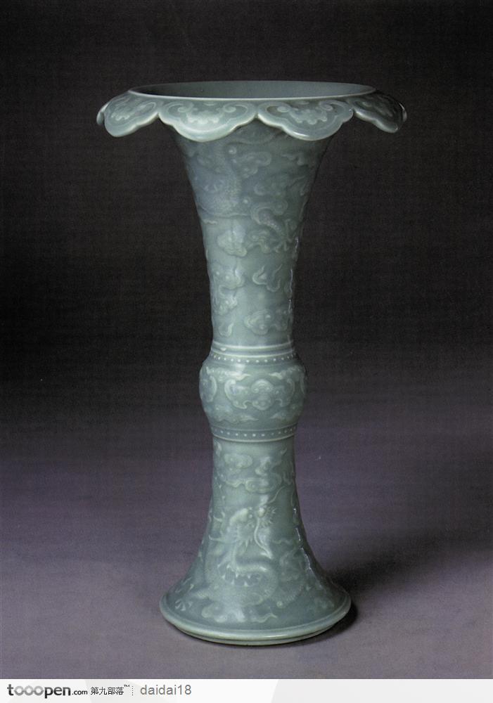 中华传统工艺品精美的青色花瓶图片