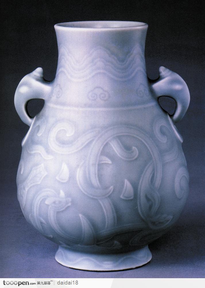 中华传统-双耳白色花纹花瓶