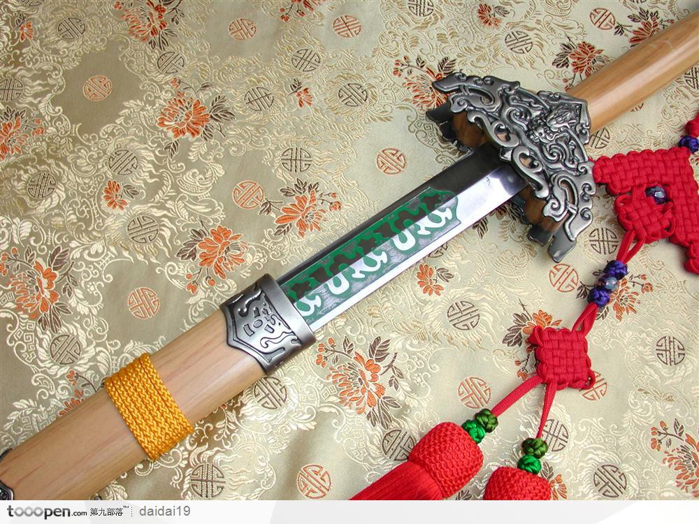 传统工艺-拔出的宝剑