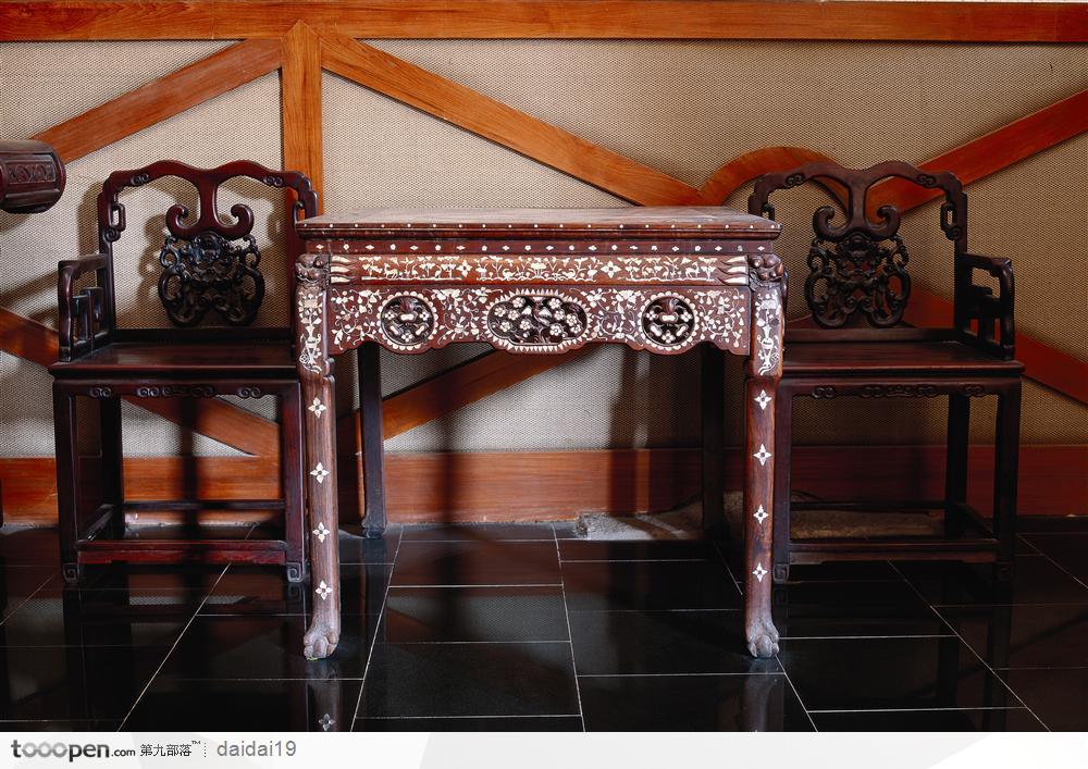 中华传统工艺-桌子和椅子