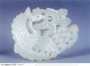 传统工艺-白色镂空雕刻凤凰玉器