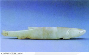 中华传统工艺-长条状的白色鱼玉器
