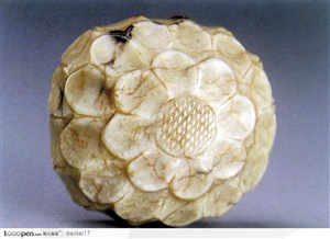 中华传统工艺-精美的花朵玉器