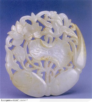 中华传统工艺-镂空雕刻的荷花和白鹭