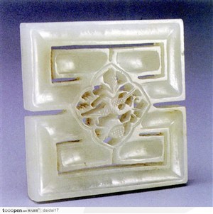 中华传统工艺-镂空雕刻的仙鹤花纹