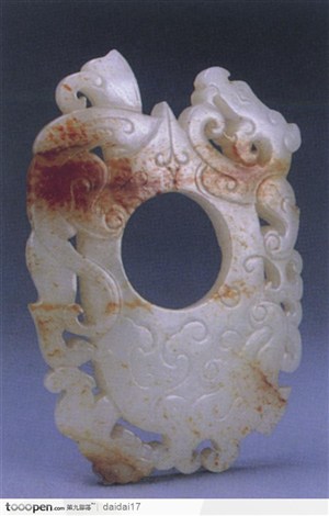 中华传统工艺-镂空雕刻的翔云玉器