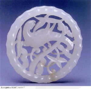 中华传统工艺-镂空雕刻圆形玉器