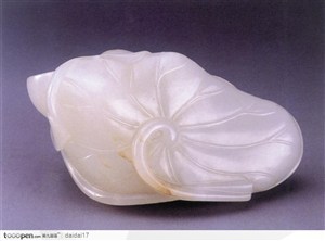 中华传统工艺-雕刻精美的白色荷花