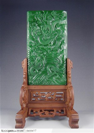 传统工艺-翠绿的龙花纹玉牌