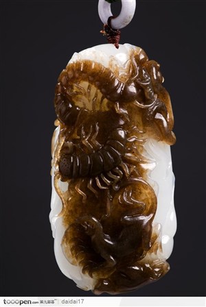 中华传统-雕刻精美的褐色蝎子