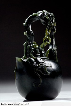 中华传统雕刻-墨绿色水壶