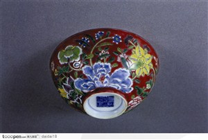 传统瓷器-红色花纹的碗