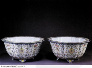 中华传统-彩色花纹的碗