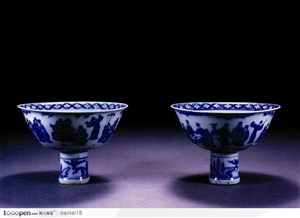 中华传统-长脚的青花碗
