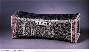 中华传统工艺褐色的瓷枕图片