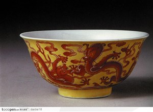 中华传统瓷器-褐色的龙纹瓷器