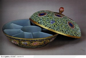 中华传统瓷器-精美的瓷盘