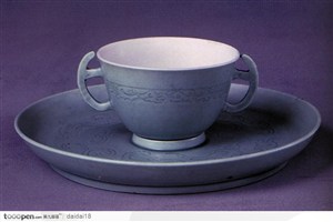 中华传统瓷器-双耳青色的茶杯