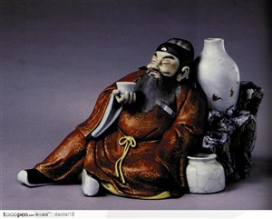 中华传统瓷器-坐着喝酒的老人
